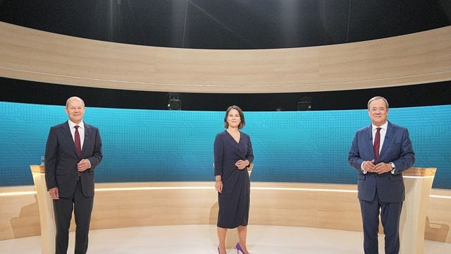 Kanzlerkandidat Olaf Scholz (SPD, l-r), Kanzlerkandidatin Annalena Baerbock (Bündnis90/Die Grünen) und Kanzlerkandidat Armin Laschet (CDU) beim vorangegangenen Triell. Kanzlerkandidat Olaf Scholz (SPD, l-r), Kanzlerkandidatin Annalena Baerbock (Bündnis90/Die Grünen) und Kanzlerkandidat Armin Laschet (CDU) beim vorangegangenen Triell.
