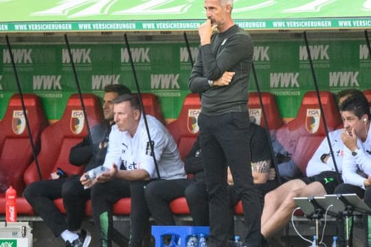 Startet als Trainer in Mönchengladbach exakt so schwach wie einst in Frankfurt: Adi Hütter (M).