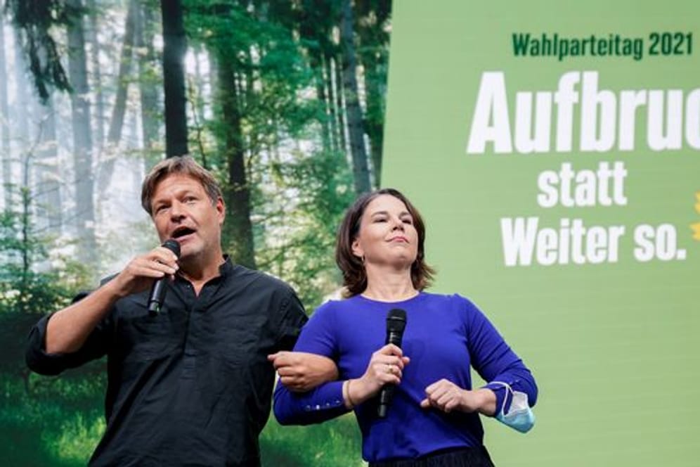 Die Grünen-Vorsitzenden Robert Habeck und Annalena Baerbock werben für ihre Partei.