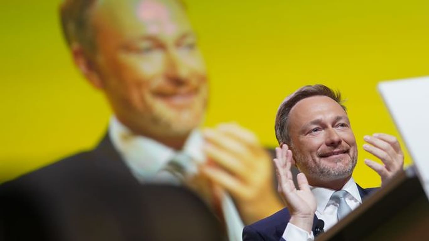 FDP-Chef Christian Lindner attackiert im Wahlkampf auch die Union.