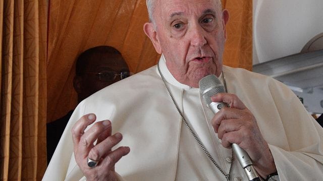 Papst Franziskus setzt sich für die Missbrauchsopfer der katholischen Kirche ein. Papst Franziskus setzt sich für die Missbrauchsopfer der katholischen Kirche ein.