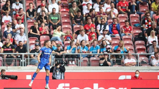 Leverkusens Florian Wirtz feiert sein Tor zum 3:1.