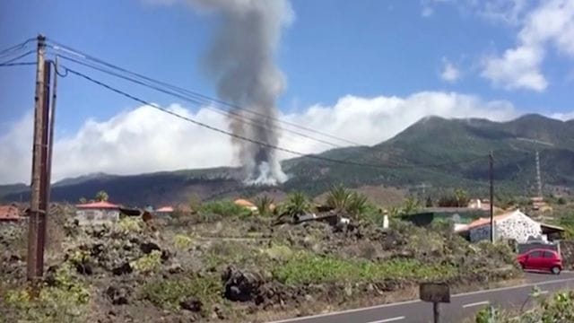 Auf der Kanareninsel La Palma ist ein Vulkan ausgebrochen. Auf der Kanareninsel La Palma ist ein Vulkan ausgebrochen.