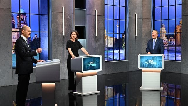 Kanzlerkandidaten (l-r) Olaf Scholz (SPD), Annalena Baerbock (Bündnis 90/Die Grünen) und Armin Laschet (CDU/CSU) diskutieren bei dem Dritten TV-Triell. Kanzlerkandidaten (l-r) Olaf Scholz (SPD), Annalena Baerbock (Bündnis 90/Die Grünen) und Armin Laschet (CDU/CSU) diskutieren bei dem Dritten TV-Triell.