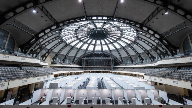Das Impfzentrum in der Festhalle in Frankfurt am Main.