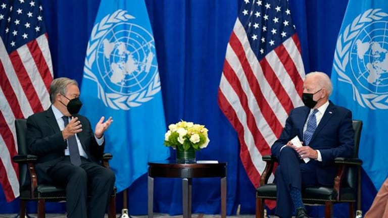 Joe Biden (r), Präsident der USA, trifft sich mit Antonio Gutérres, Generalsekretär der Vereinten Nationen.