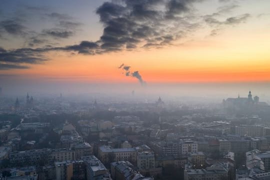 Smog ist über der Stadt Krakau zu sehen.