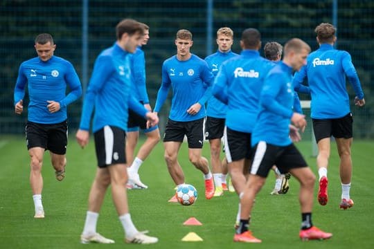 Die Mannschaft von Holstein Kiel braucht einen neuen Cheftrainer.