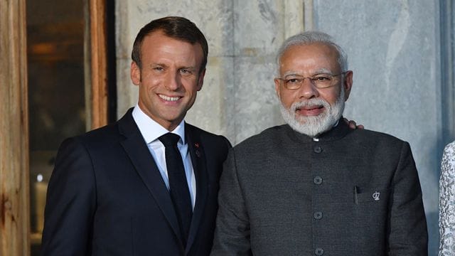 Frankreichs Präsident Emmanuel Macron (l. Frankreichs Präsident Emmanuel Macron (l.