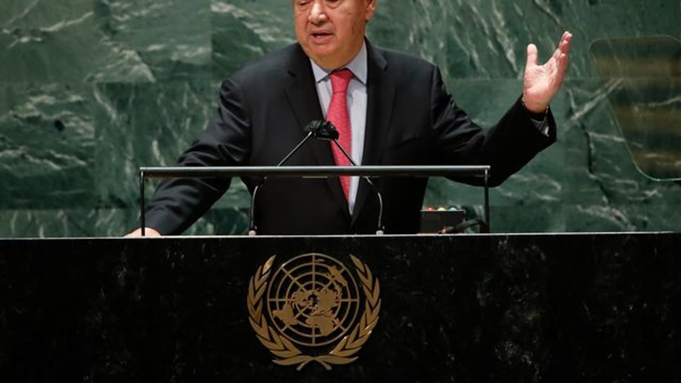 Der Generalsekretär der Vereinten Nationen, António Guterres, spricht während 76.