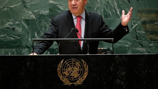 Der Generalsekretär der Vereinten Nationen, António Guterres, spricht während 76. Der Generalsekretär der Vereinten Nationen, António Guterres, spricht während 76.