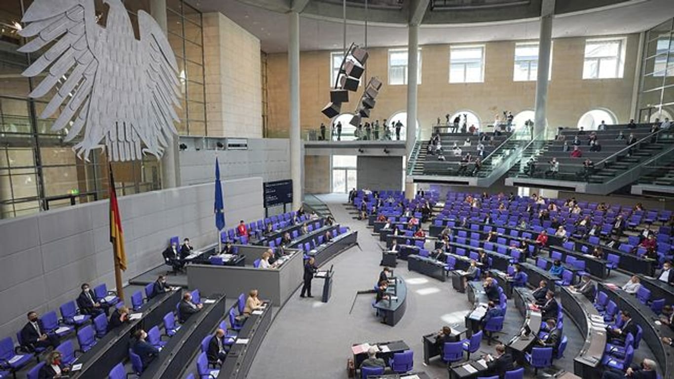 Vom Bundestag beschlossene strengere Regeln gegen Extremismus treten in Kraft.