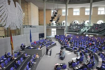 Vom Bundestag beschlossene strengere Regeln gegen Extremismus treten in Kraft.