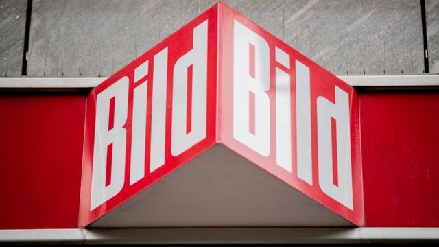 Die Boulevardzeitung "Bild" ist das Flagschiff von Axel Springer. Die Boulevardzeitung "Bild" ist das Flagschiff von Axel Springer.