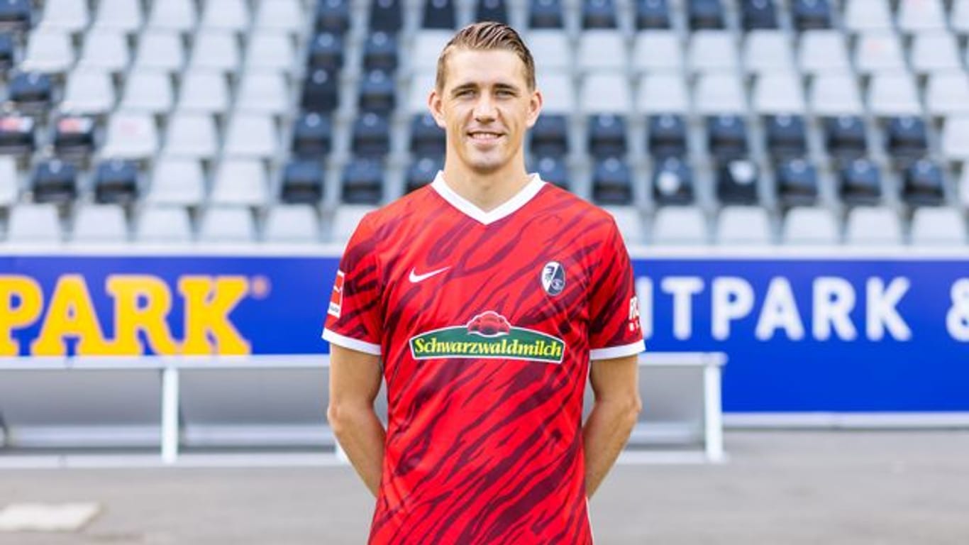 Der Freiburger Nils Petersen hat zum Stadionneubau des SC Freiburg gemischte Gefühle.