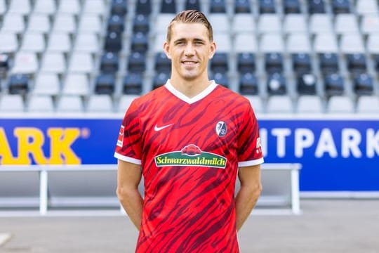 Der Freiburger Nils Petersen hat zum Stadionneubau des SC Freiburg gemischte Gefühle.