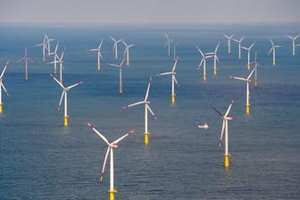 Der Offshore-Windpark "Butendiek" vor der Insel Sylt in der Nordsee.
