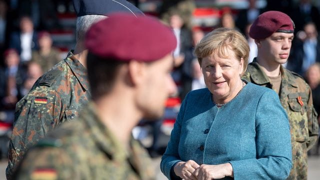 Bundeskanzlerin Angela Merkel beim Truppenbesuch in Seedorf.