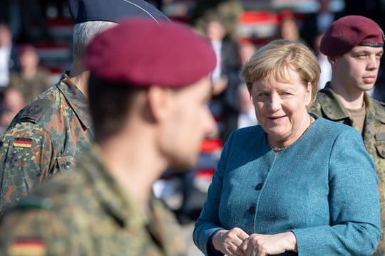 Bundeskanzlerin Angela Merkel beim Truppenbesuch in Seedorf.