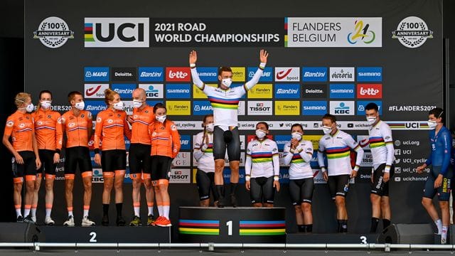 Tony Martin (M) holte zum Abschluss seiner erfolgreichen Radsport-Karriere noch einmal Gold bei der WM.