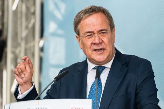 CDU-Kanzlerkandidat Armin Laschet spricht bei einer Wahlkampfveranstaltung.