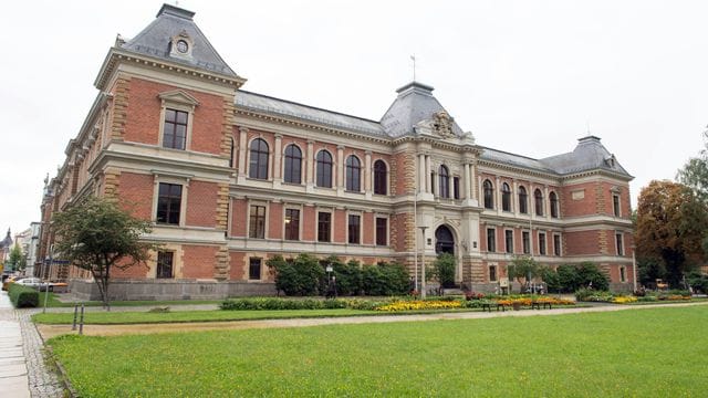 Das Gebäude des Amts- und Landgerichts in Zwickau. Das Gebäude des Amts- und Landgerichts in Zwickau.