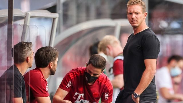 Münchens Trainer Julian Nagelsmann sieht sich gut vorbereitet auf die Bundestagswahl. Münchens Trainer Julian Nagelsmann sieht sich gut vorbereitet auf die Bundestagswahl.