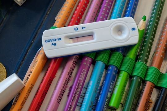 Ein normaler Schulalltag ist Bildungsverbänden und Schülervertretern zufolge noch weit entfernt.