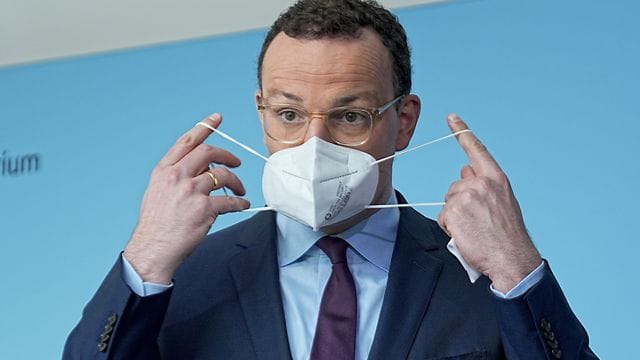 Gesundheitsminister Spahn mahnt zur stärkeren Kontrollen von 3G-Nachweisen an. Gesundheitsminister Spahn mahnt zur stärkeren Kontrollen von 3G-Nachweisen an.