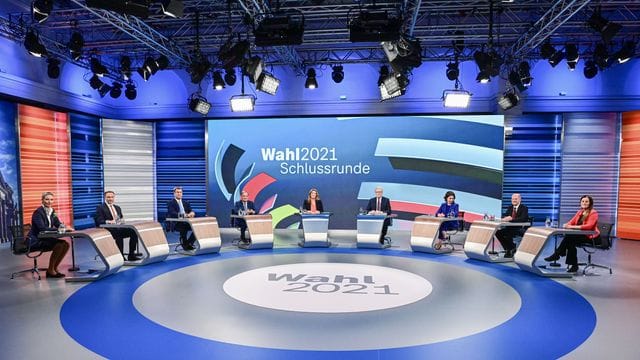 Alice Weidel (l-r), Christian Lindner, Markus Söder, Armin Laschet, Annalena Baerbock, Olaf Scholz und Janine Wissler. Alice Weidel (l-r), Christian Lindner, Markus Söder, Armin Laschet, Annalena Baerbock, Olaf Scholz und Janine Wissler.