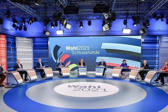 Alice Weidel (l-r), Christian Lindner, Markus Söder, Armin Laschet, Annalena Baerbock, Olaf Scholz und Janine Wissler.