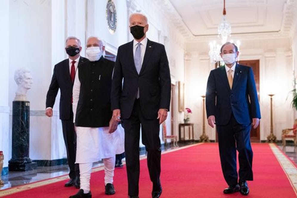 US-Präsident Joe Biden empfängt die Ministerpräsidenten von Australien, Indien und Japan, Scott Morrison (l), Narendra Modi (2.