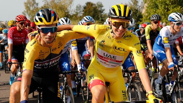 Die Slowenen Tadej Pogacar (r) und Primoz Roglic sind beim WM-Straßenrennen dabei.