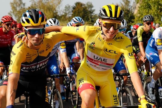 Die Slowenen Tadej Pogacar (r) und Primoz Roglic sind beim WM-Straßenrennen dabei.