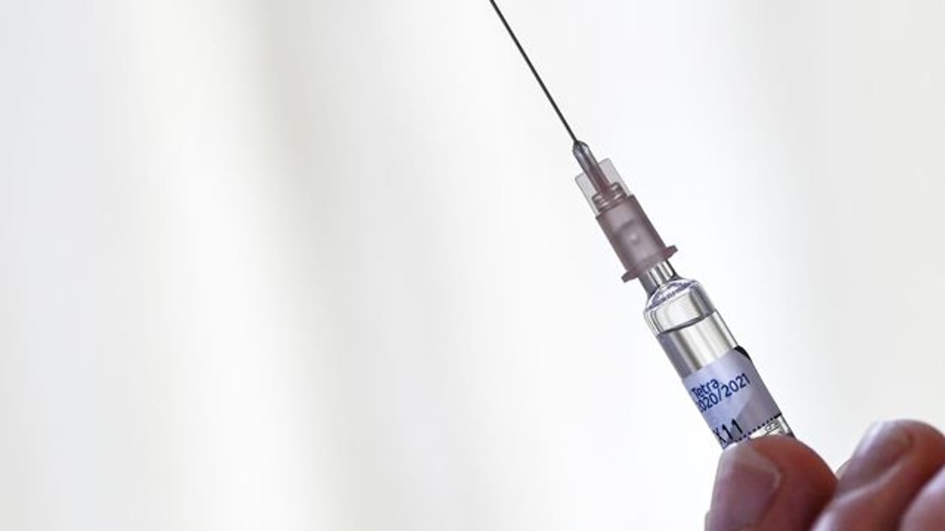 Nach einer neuen Empfehlung der Ständigen Impfkommission (Stiko), ist es unbedenklich, sich beim gleichen Termin gleich beide Spritzen geben zu lassen.