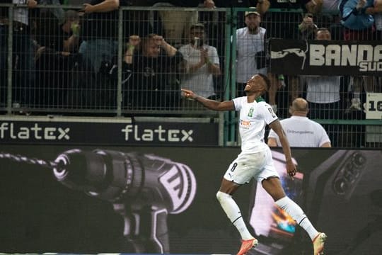 Dennis Zakaria schließt einen Verbleib in Mönchengladbach nicht aus.