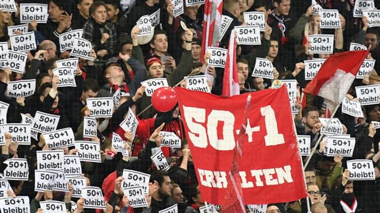 Freiburger Fans bekennen sich zum Erhalt der 50+1-Regel.