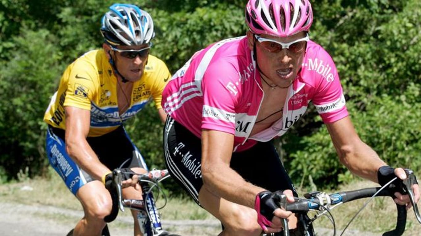 Jan Ullrich (r) und Lance Armstrong bei der Tour de France 2005.