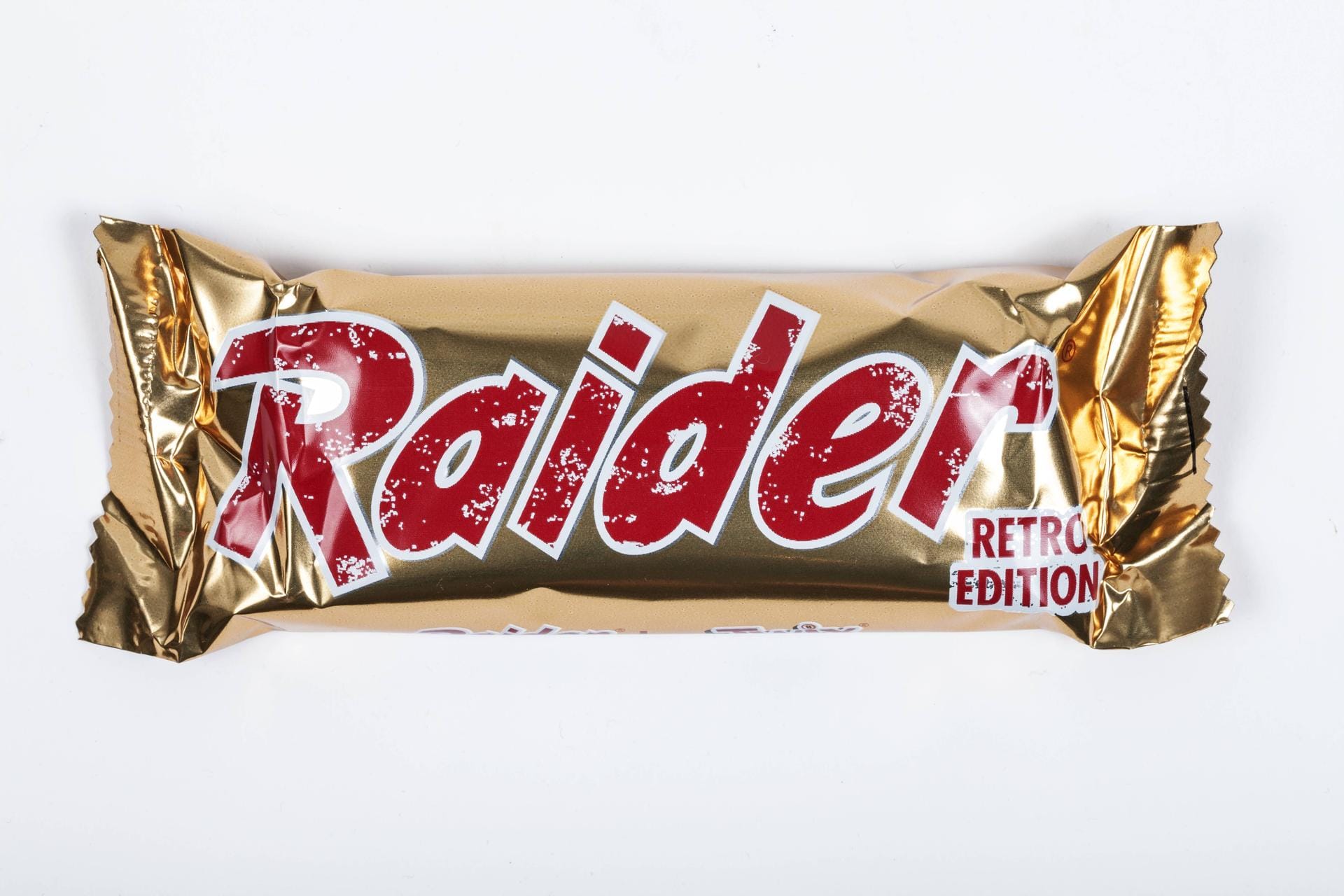 Raider in einer Retro-Edition: Seit 1991 heißt Raider in Deutschland nur noch Twix. Legendär wurde der Spruch: "Raider heißt jetzt Twix, sonst ändert sich nix." Für die Umbenennung gab es mehrere Gründe: So wollte der Konzern den Namen für den Riegel unternehmensweit vereinheitlichen. Auch glaubten die Marketing-Fachleute des Mars-Konzern, die deutsche Übersetzung von "Raider", nämlich "Räuber", könne missverständlich sein.