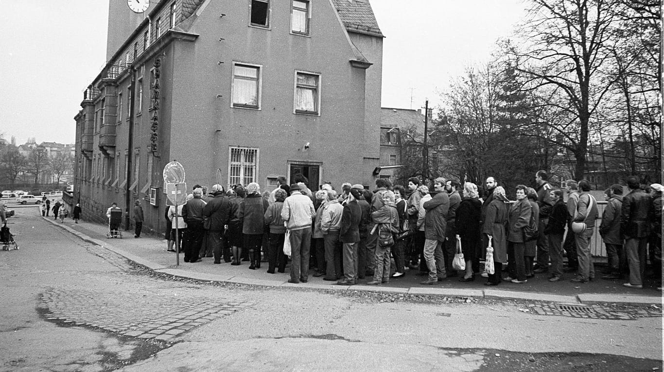 Geldumtausch 1989: Die Mark der DDR war denkbar unbeliebt.