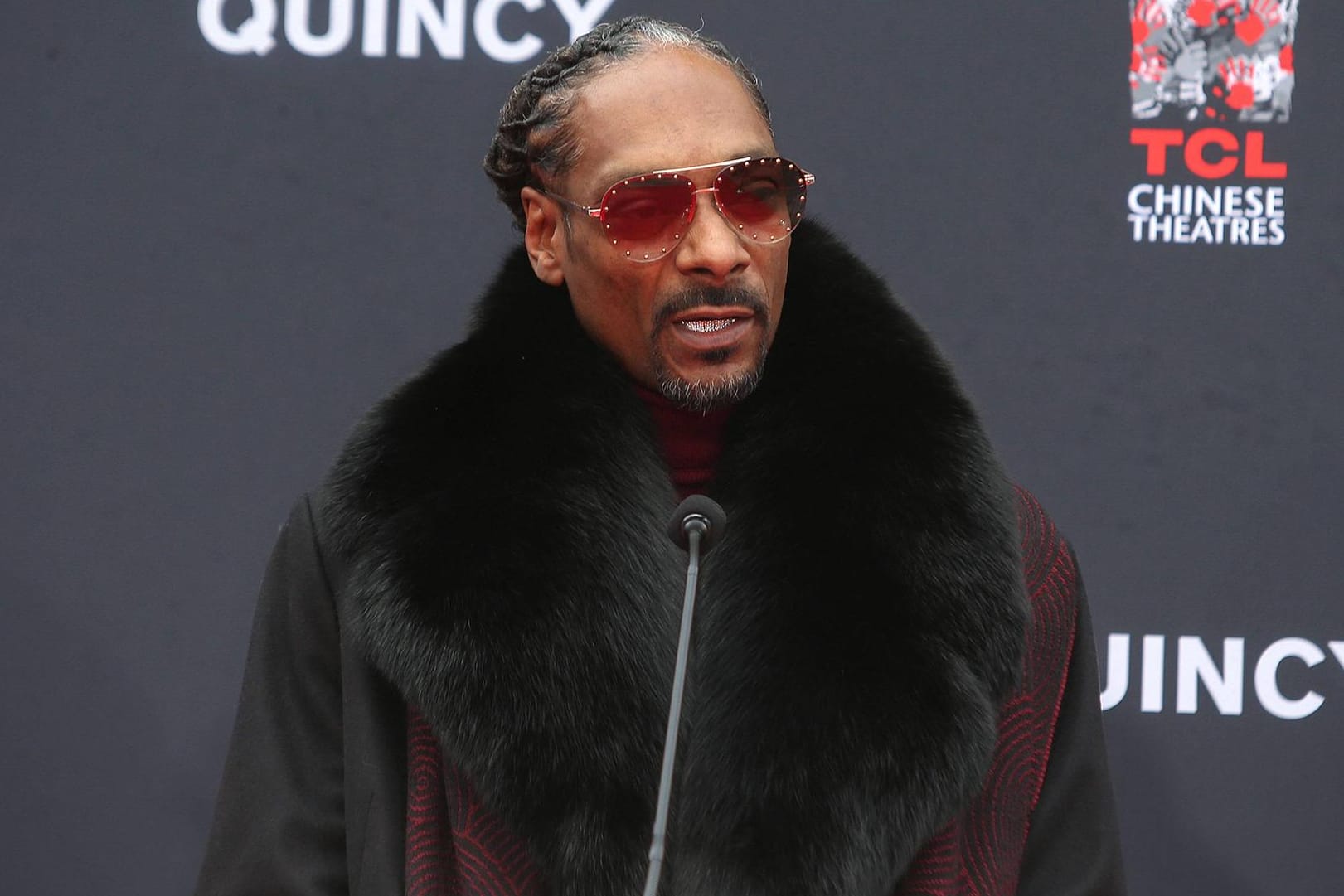 Snoop Dogg: Der Rapper wird mit vier anderen Musikgrößen die Halbzeit des Super Bowls rocken.