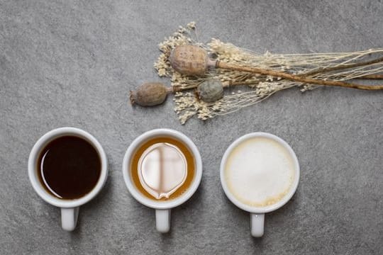 Ob schwarz, mit Milch oder etwas Schaum: Damit ein Kaffee wirklich gelingt, sollte man einiges bei der Zubereitung beachten.