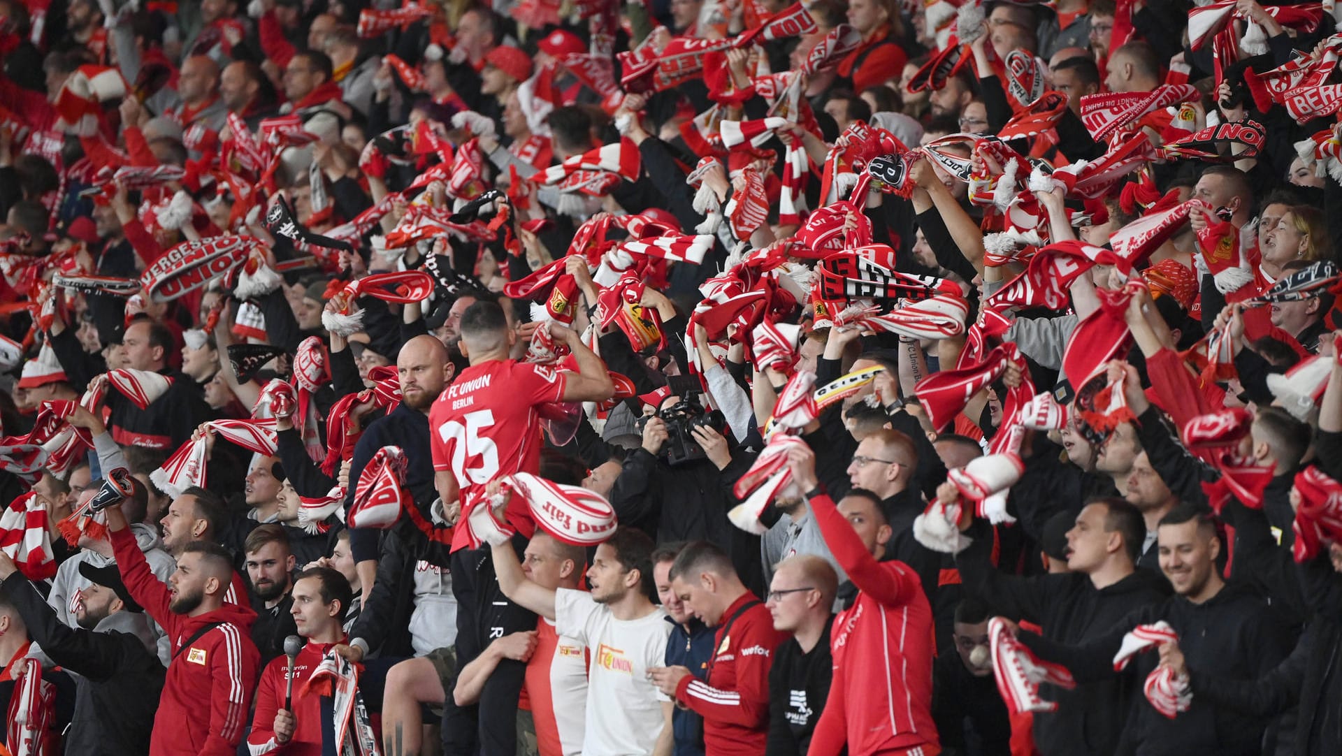 Fans von Union Berlin: Anhänger der Köpenicker sollen Fans von Maccabi Haifa antisemitisch beschimpft haben.