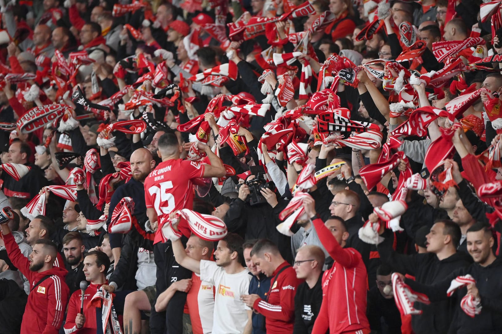 Fans von Union Berlin: Anhänger der Köpenicker sollen Fans von Maccabi Haifa antisemitisch beschimpft haben.