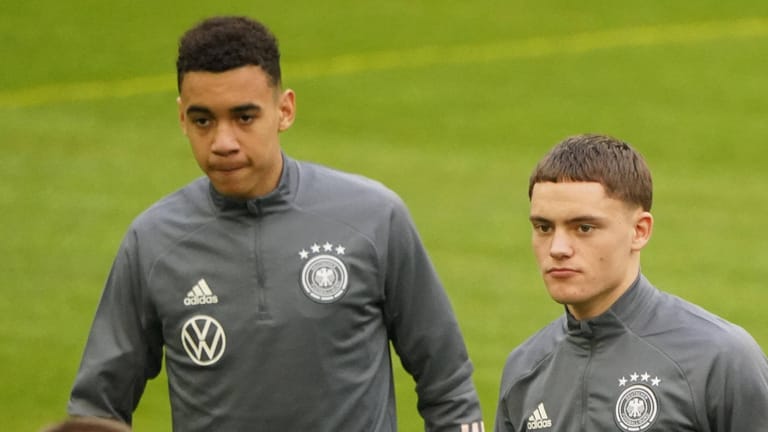 Jamal Musiala (l.) und Florian Wirtz: Die zwei 18-Jährigen rücken immer mehr in den Fokus beim DFB.