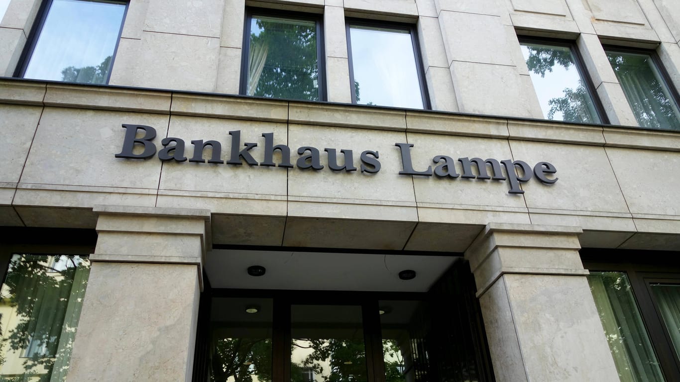 Filiale des Bankhaus Lampe (Archiv): Der Name verschwindet nach der Übernahme einer konkurrierenden Bank.