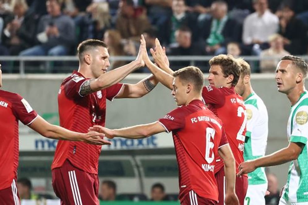 Fühlt sich beim FC Bayern wieder wohl: Niklas Süle (r).
