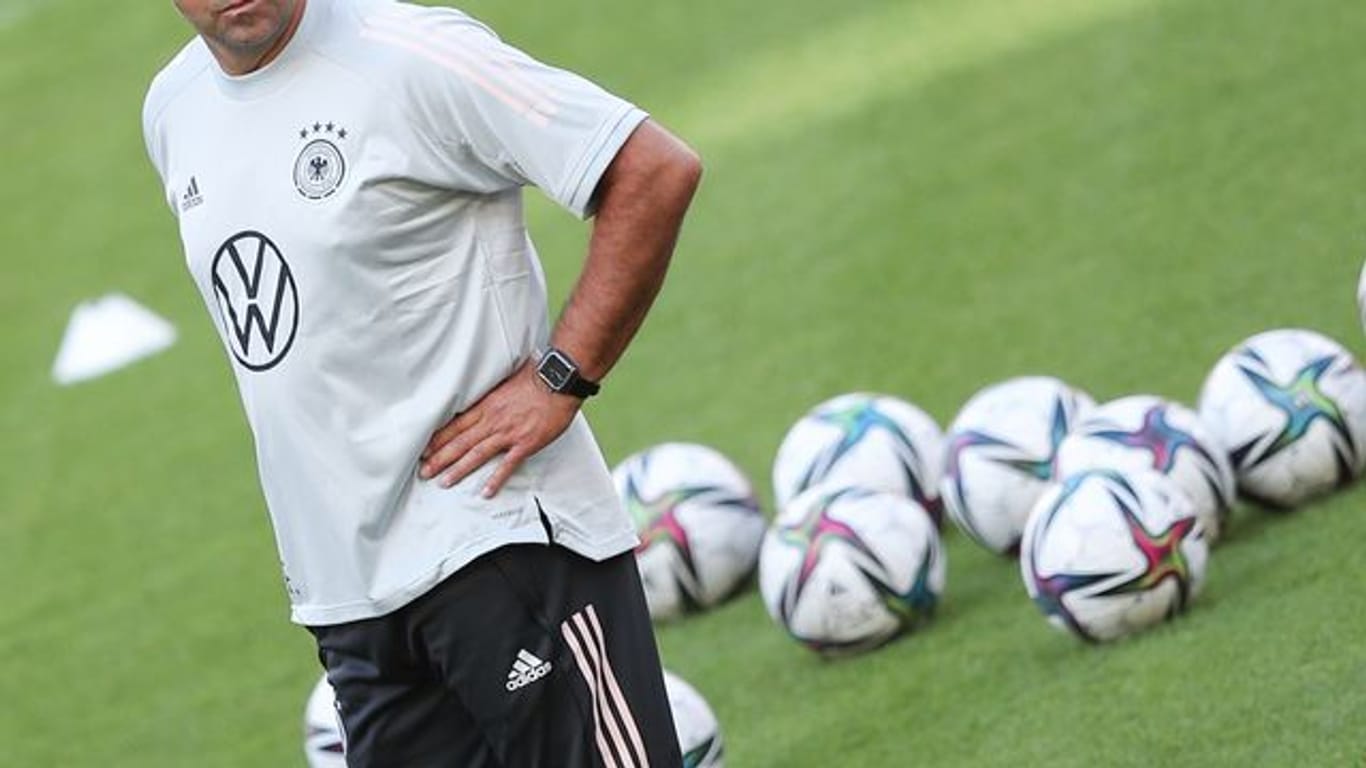 Bundestrainer Hansi Flick hat den Kader für die nächsten beiden WM-Qualifikationsspiele bekanntgegeben.