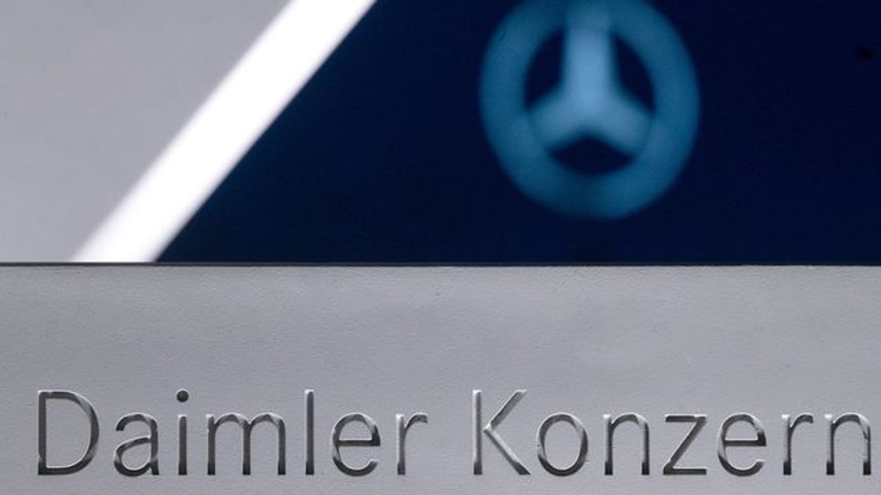 Aufspaltung Von Daimler Kostet Millionen Euro