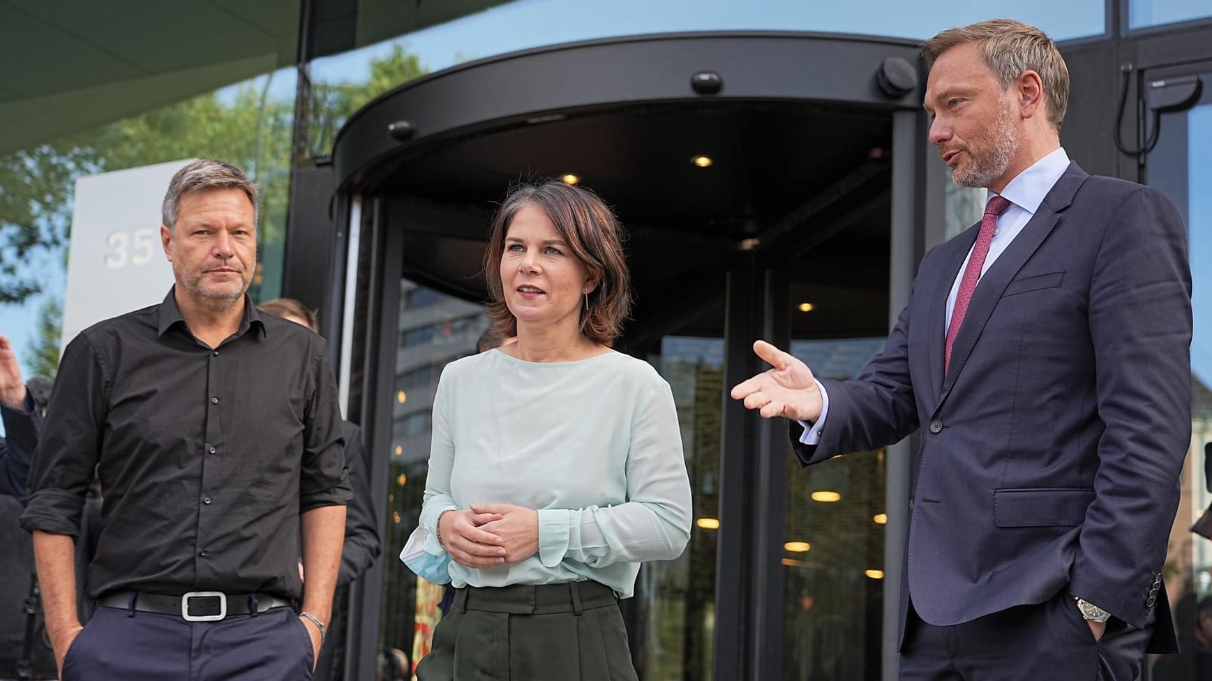 Robert Habeck, Annalena Baerbock und Christian Lindner (von links nach rechts): Nach den Sondierungsgesprächen gab es ein Pressestatement.